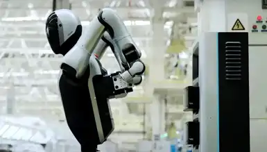 İnsansı Robot Walker S2: Kendi Bataryasını Değiştiriyor!